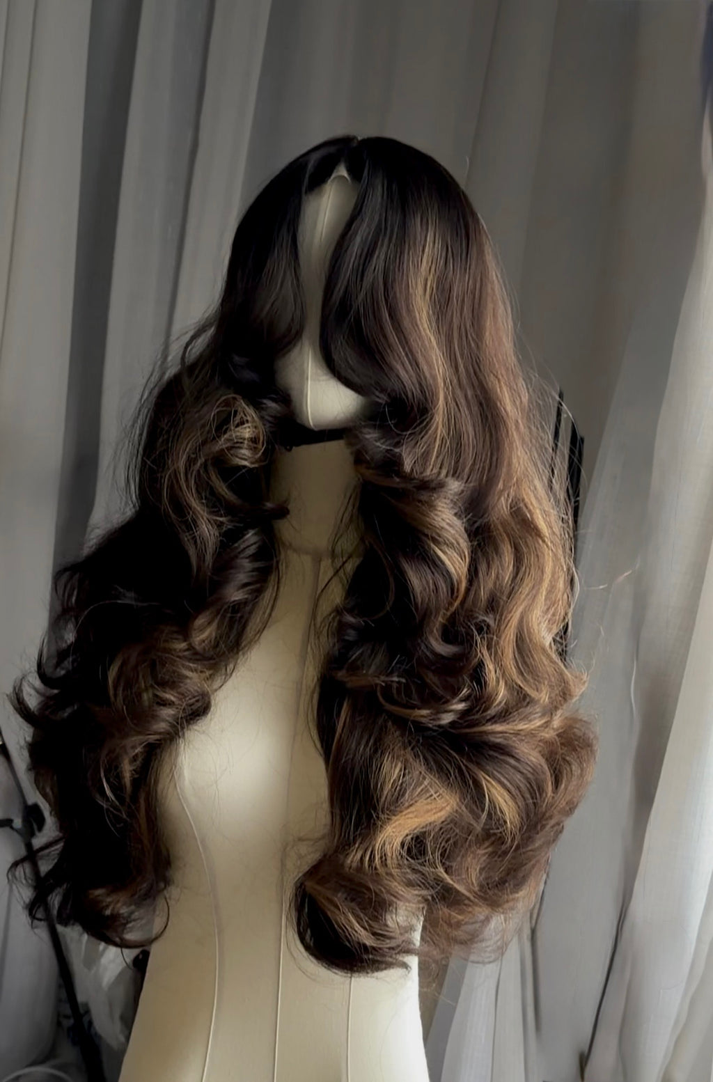 Wig Rosy with Illusion HD lace - Brown Highlights