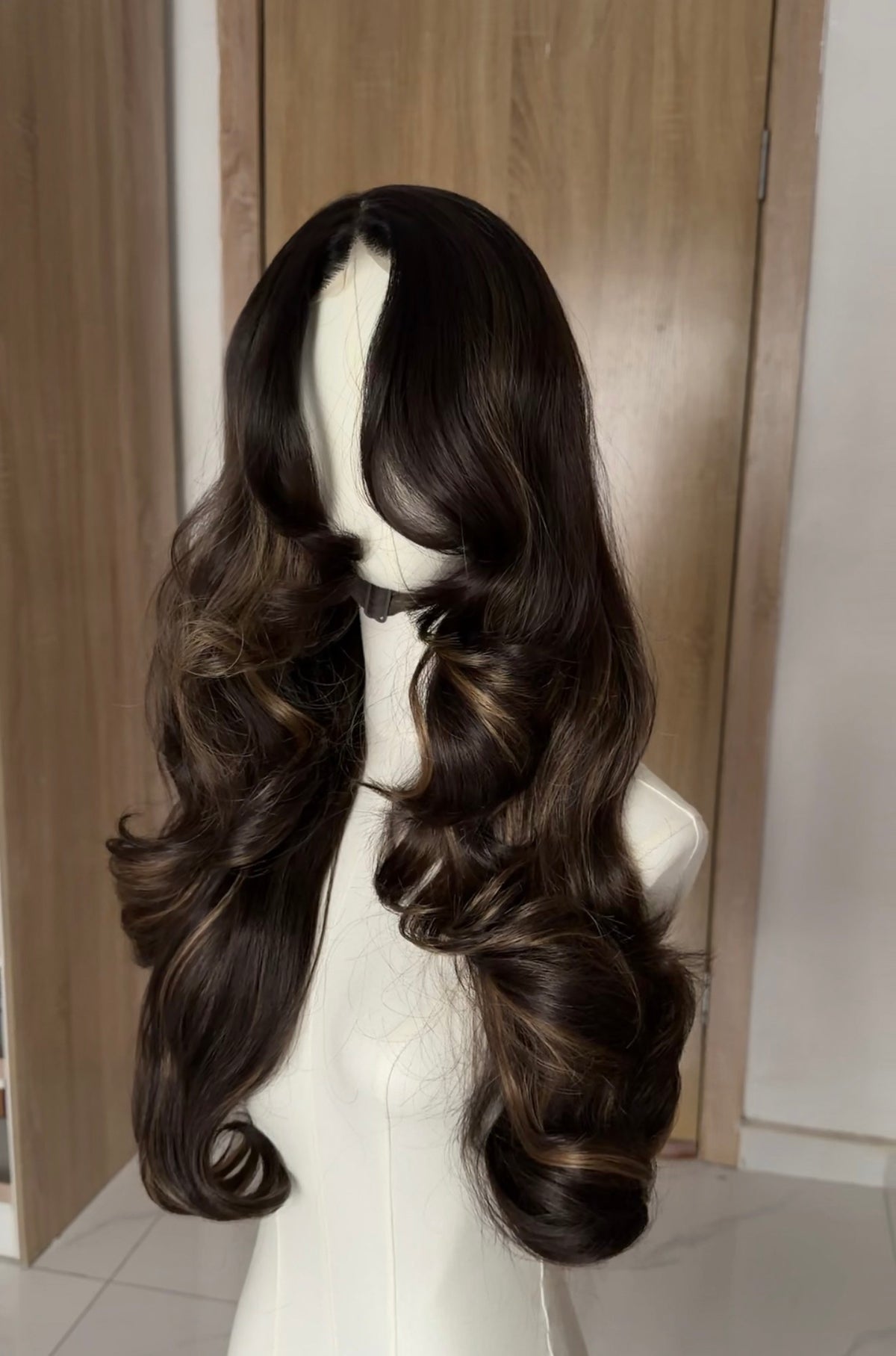 Wig Rosy with Illusion HD lace - Brown Highlights
