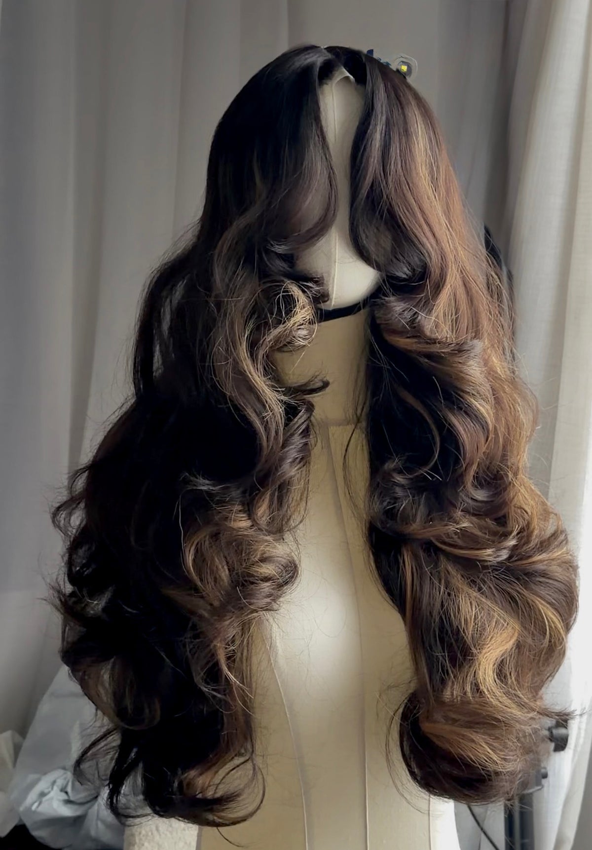 Wig Rosy with Illusion HD lace - Brown Highlights